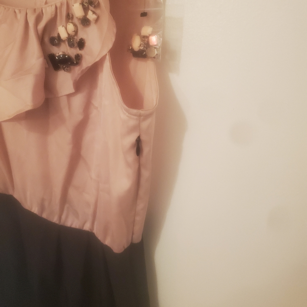 Dress. - Picture 2 of 4